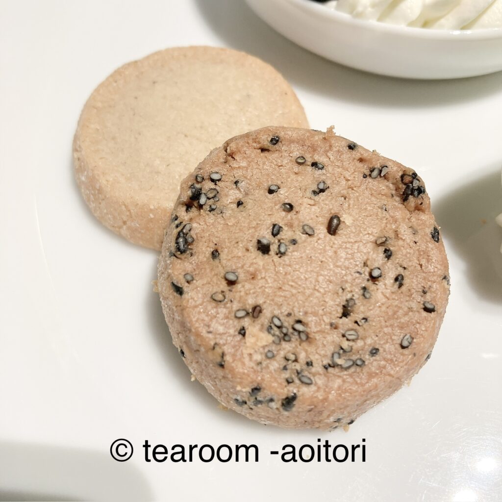 ・クッキー2種（黒胡麻・バニラ）