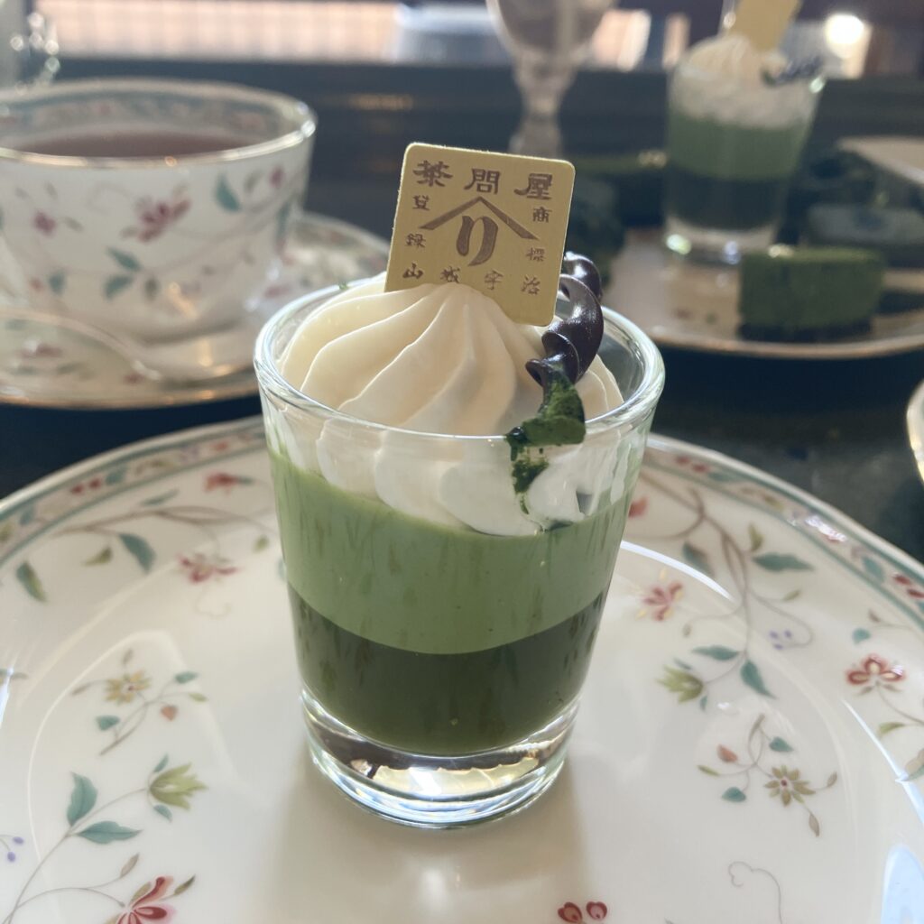 抹茶わらび餅と抹茶プリン