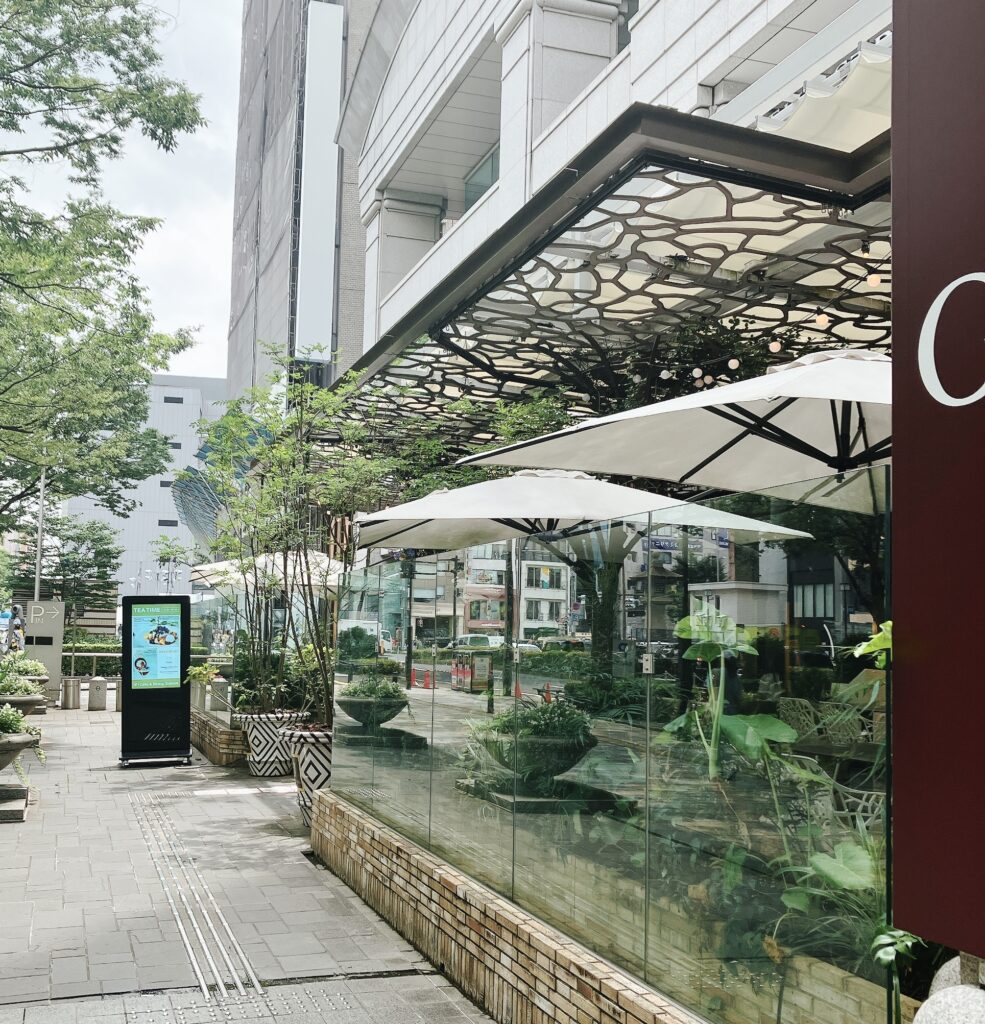 ザ ストリングス表参道「カフェ&ダイニング ゼルコヴァ」外観