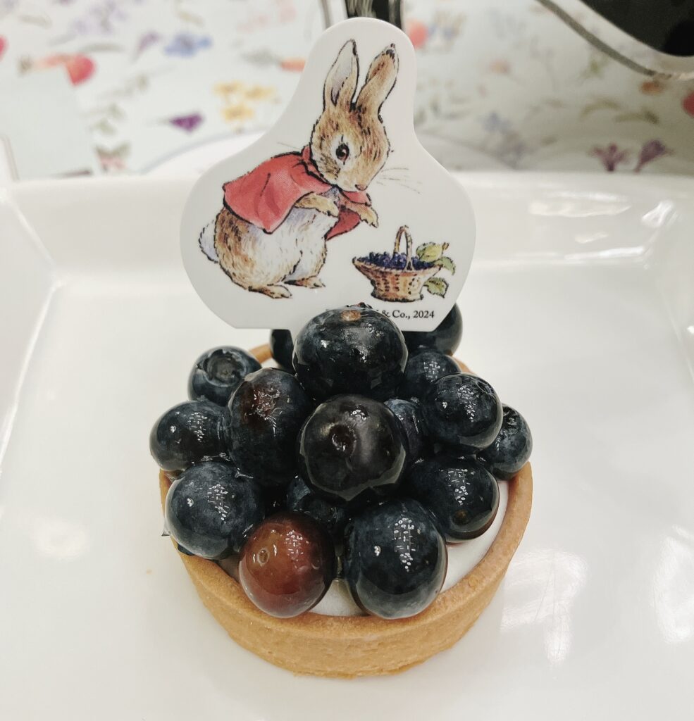 ・妹たちが摘んだブルーベリーレアチーズタルト
