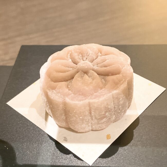 ・蓮の実あん入り生月餅