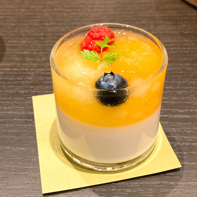 料理長おすすめデザート(マスクメロンの杏仁豆腐)