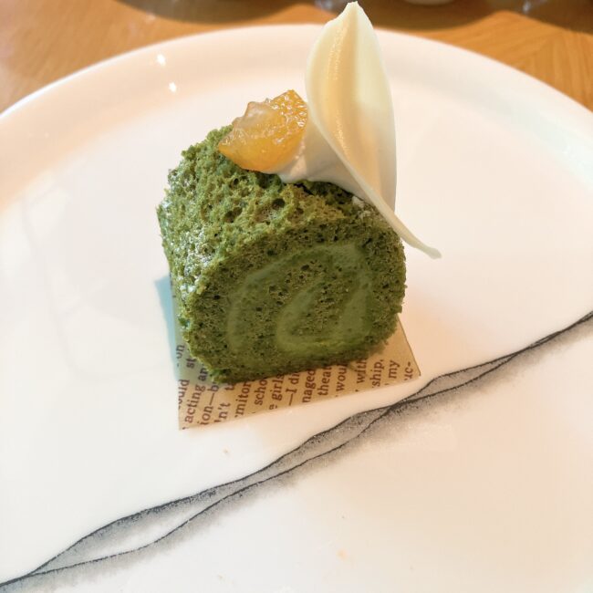 抹茶と金柑のロールケーキ