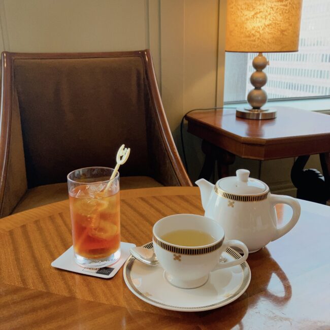 帝国ホテル インペリアルラウンジ アクア アフタヌーンティー 温かい紅茶とアイスティー