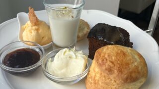 【2025年最新】ジュリスティールーム麻布十番のクリスマスおひとりさまアフタヌーンティー体験記/寂しくない?楽しい過ごし方を徹底解説