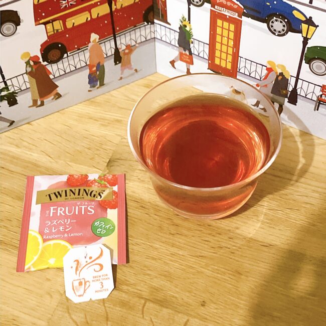 トワイニング アドヴェントカレンダー2025、9日目の「ラズベリー＆レモン」。