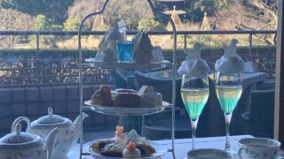 【2026年決定版】椿山荘×ムーミン初コラボ完全攻略。紅茶マニアが解き明かす「絶品スコーンの持ち帰り・ロンネフェルトペアリングの極意」と「冬の庭園」