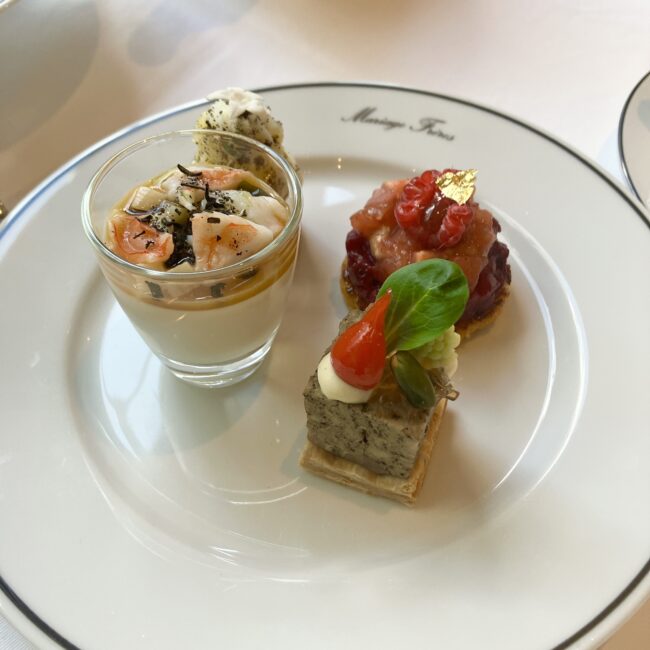 マリアージュフレール銀座松屋通り店のアフタヌーンティー「セイヴォリィ」4種盛り合わせ。