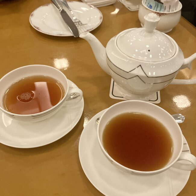 帝国ホテル アフタヌーンティー ダージリンとアッサムの紅茶の水色（すいしょく）の違い