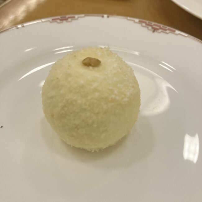 帝国ホテル ランデブーラウンジ アフタヌーンティー カマンベールチーズケーキ