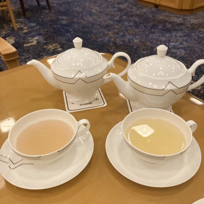 帝国ホテルのノンカフェイン ハーブティー（ローズブレンドとリフレッシュブレンド）