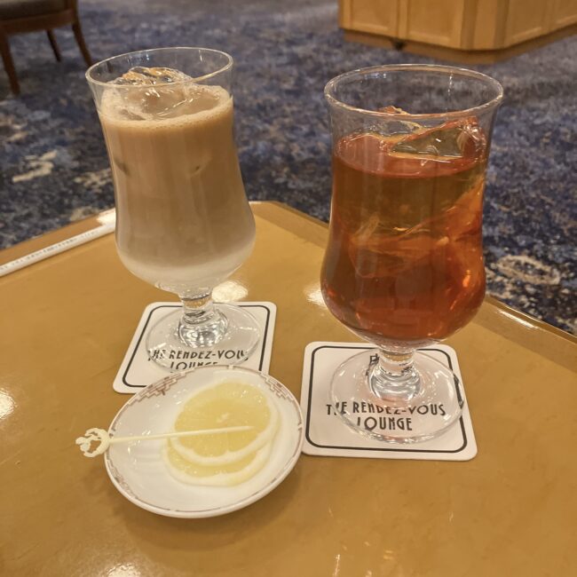 帝国ホテル ラウンジのアイスカフェオレとアイスティー レモンは別皿添え