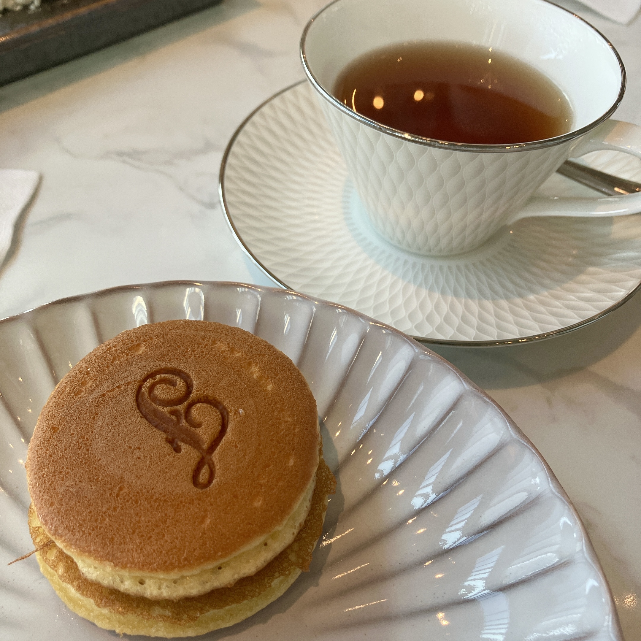 【全28種リスト】フェアモント東京アフタヌーンティーの紅茶・ドリンクメニュー完全版 ノンカフェイン・おかわり事情