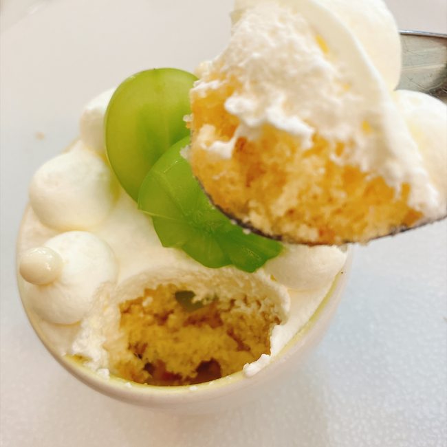 空気を含んだふんわりスポンジと純度の高いクリームがたまらないショートケーキ